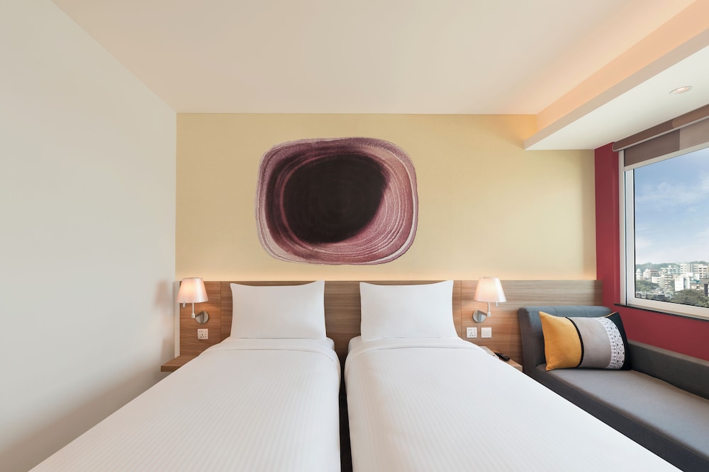 Available room thumbnail 6