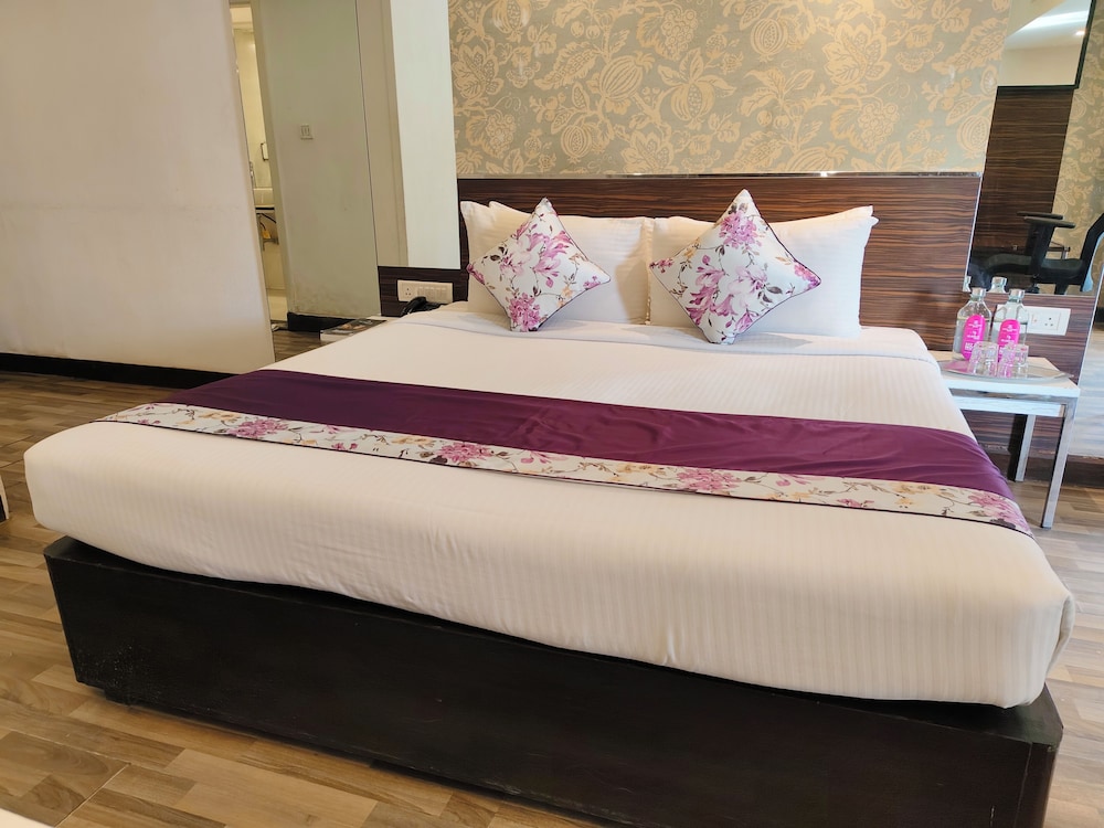 Deluxe Room - Photo 7