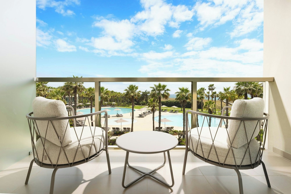 Suite, 3 Bedrooms, Balcony, Pool View - Photo 10