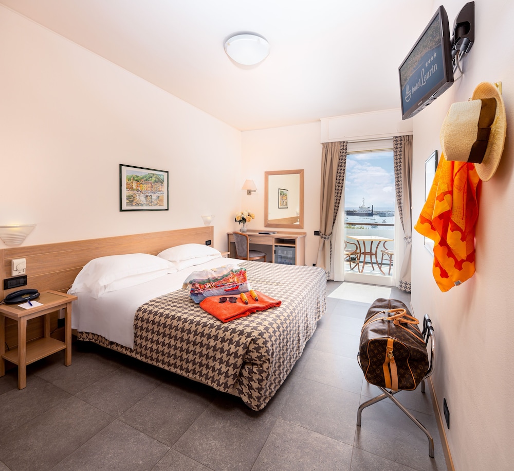 Double Room, 1 Bedroom, Terrace, Sea View - Photo 1