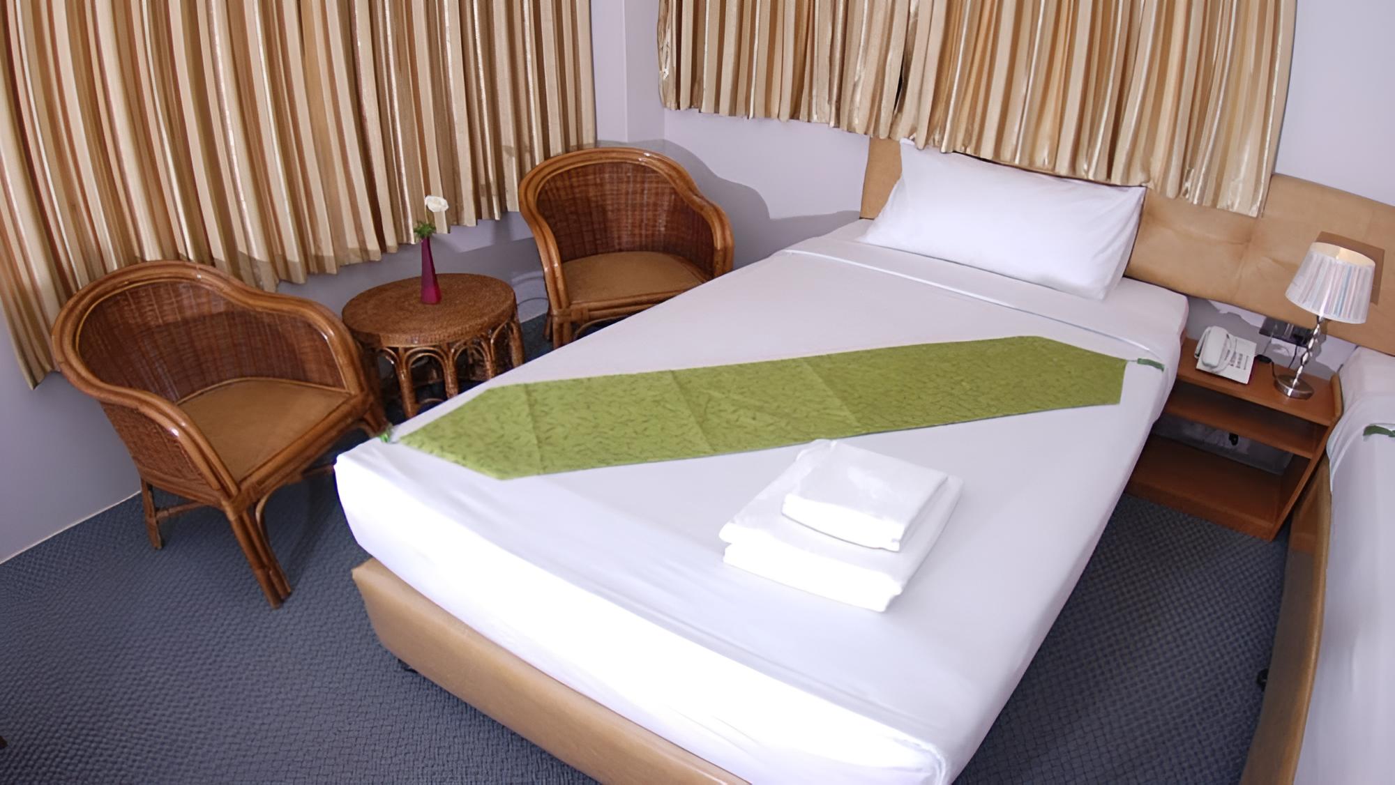 Deluxe Room, Corner