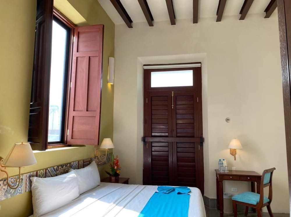 Deluxe Villa, 1 King Bed, Pool Access, Poolside - Photo 4