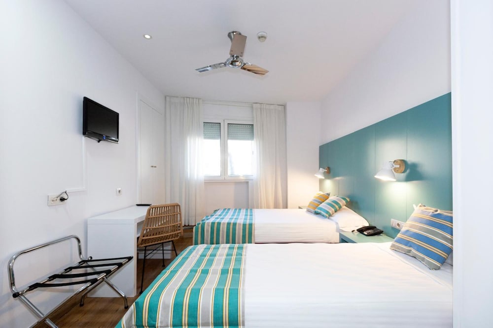 Standard Twin Room, City View