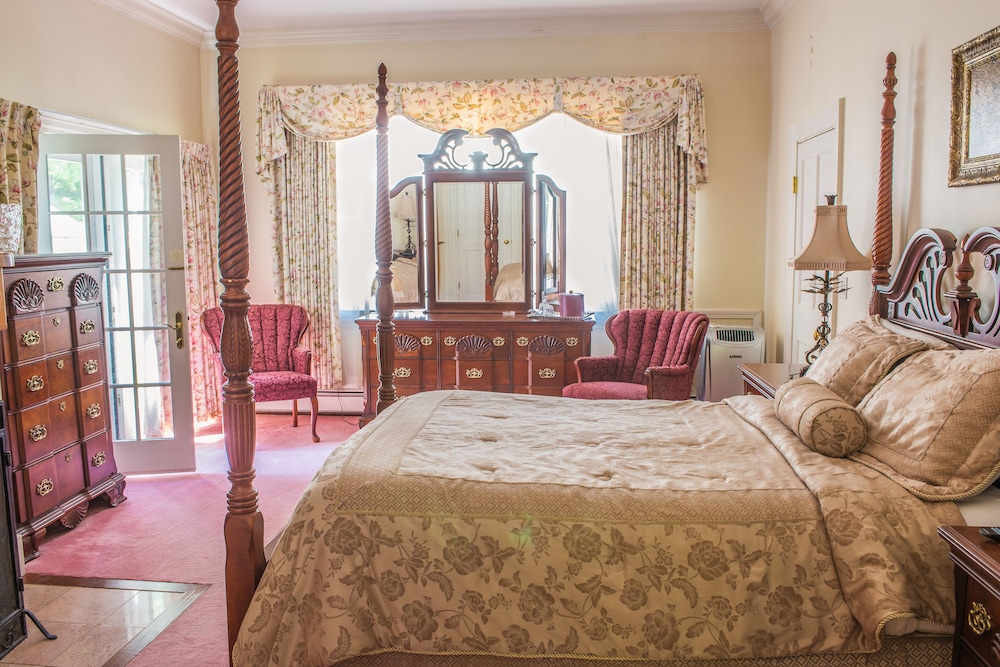 Garden Room at Chiltern Inn B&B