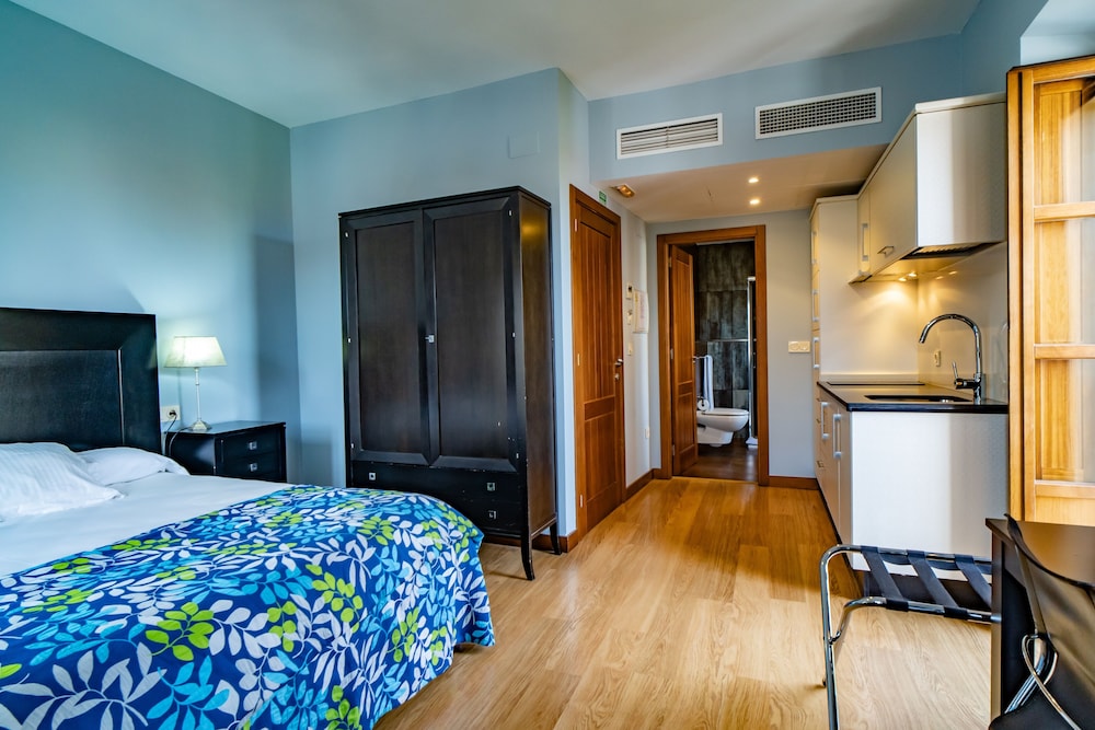 Standard Studio, 1 Bedroom, Kitchen - Photo 3