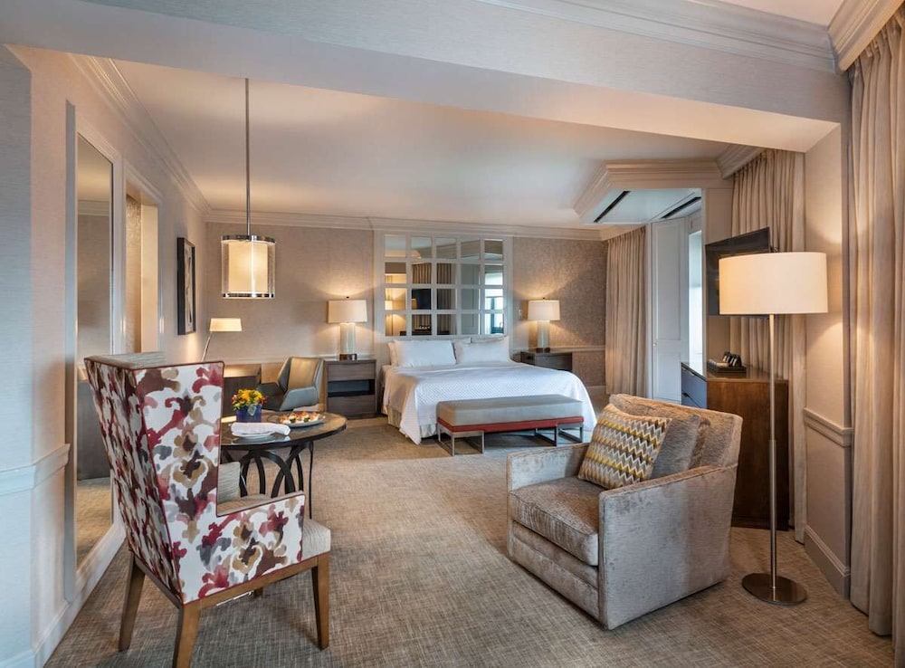 Suite, Fireplace - Photo 1