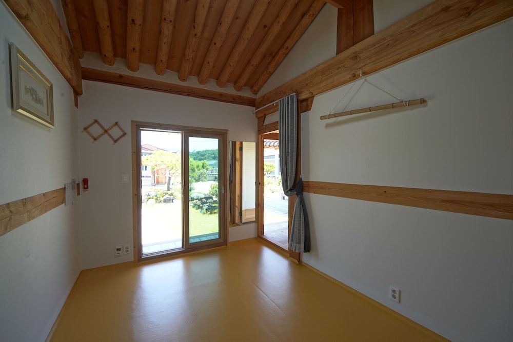 Basic Room (Chrysanthemum) photo 3