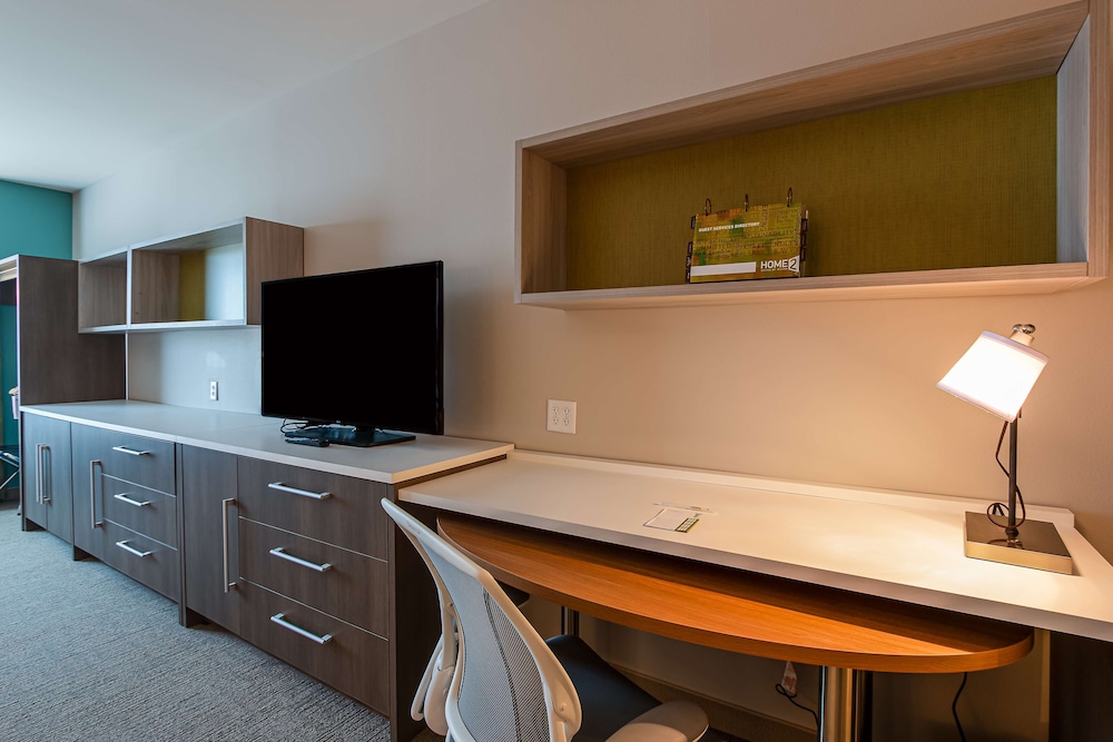 Studio, 1 King Bed, Accessible (Roll-In Shower) photo 1