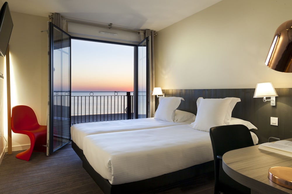 Premium Room, 1 Queen Bed, Ocean View photo 3