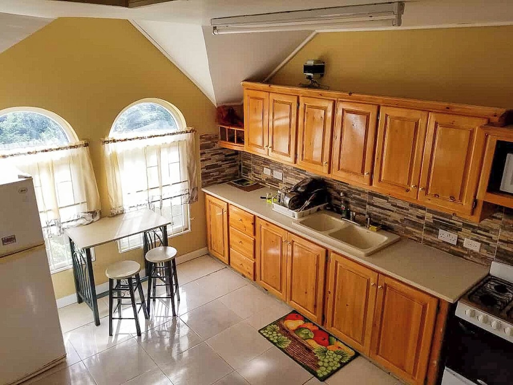 Family Apartment, 2 Bedrooms, Balcony, Mountain View photo 2