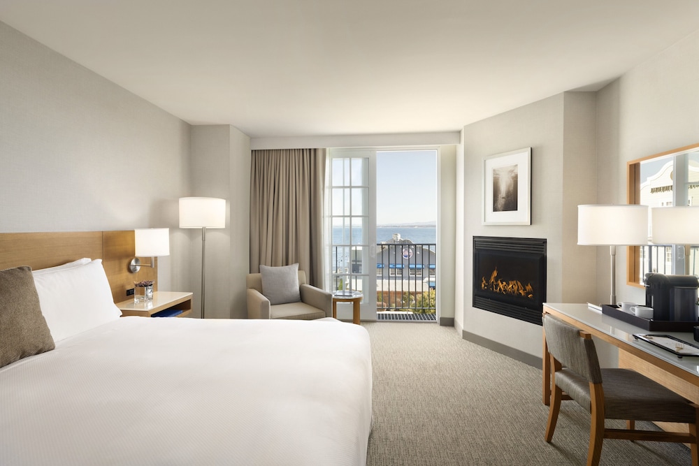 Classic Room, 1 King Bed, Balcony, Partial Ocean View (Fireplace) - Photo 3