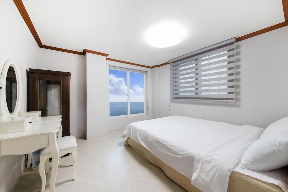 Basic Room, 2 Bedrooms (Gajokroom)