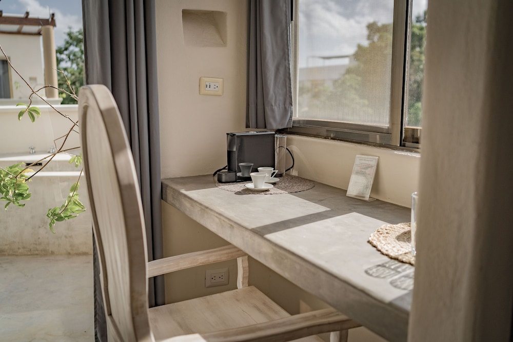 Suite with HotTub - Photo 7