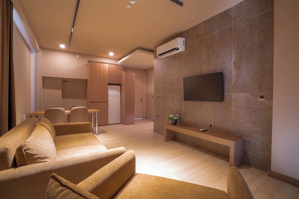 Apartment, 1 Bedroom, Pool View