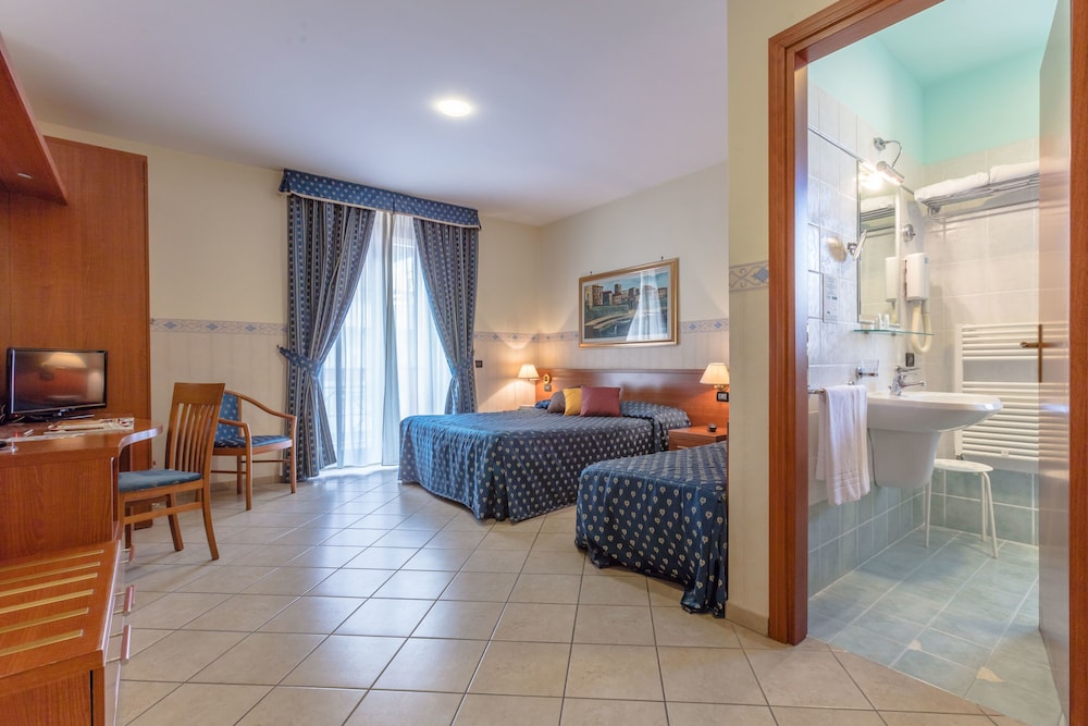 Classic Triple Room - Photo 2