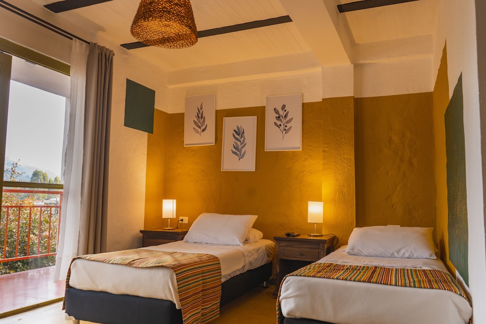 Premium Twin Room, 2 Twin Beds, Mountain View photo 2
