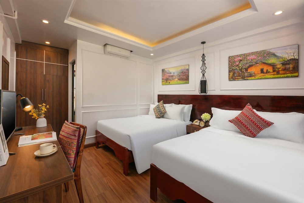 Superior Twin Room, City View