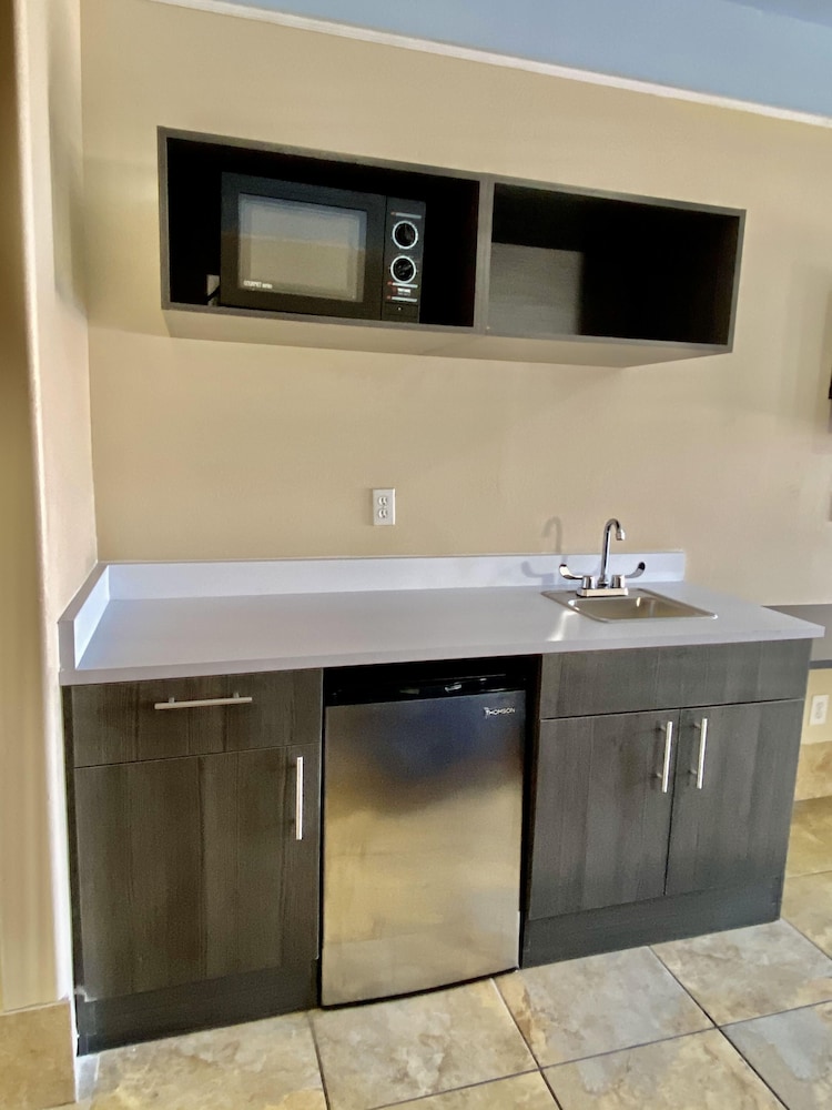 Suite, 2 Queen Beds, Kitchenette, Ground Floor photo 2