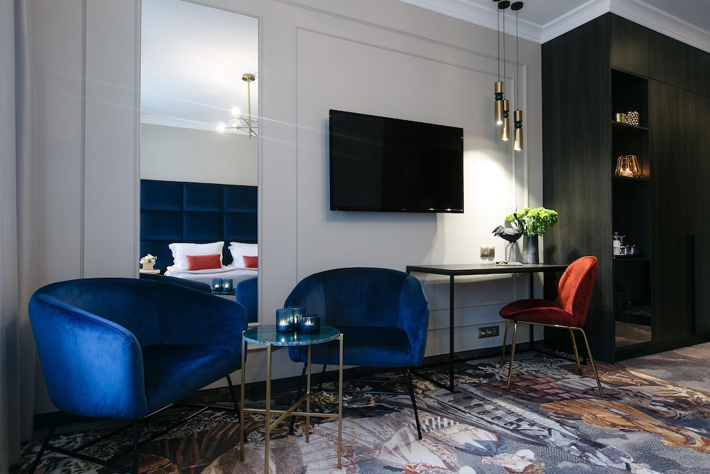 Classic Double or Twin Room - Photo 11