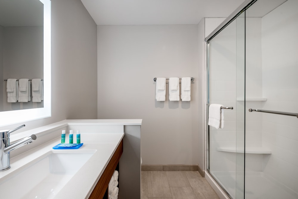 Suite, 1 King Bed, Accessible (Communications)