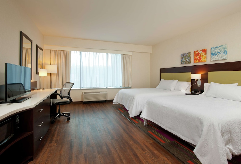 Room, 2 Queen Beds, Accessible, Non Smoking (Roll-In Shower) photo 2