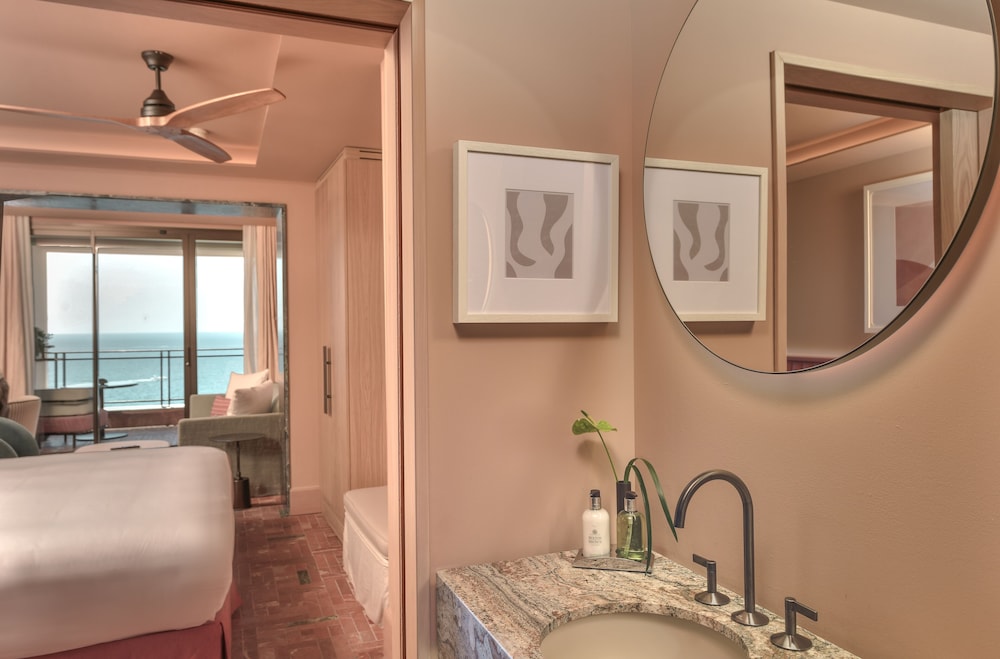 Double Room (with lounge)