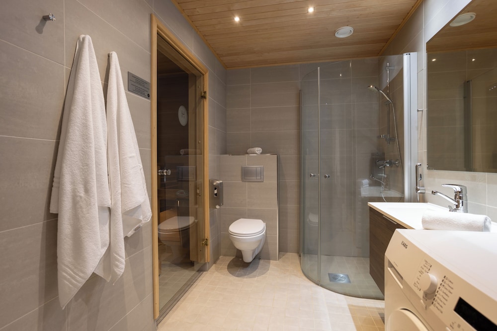 Superior Apartment, 2 Bedrooms, Sauna, Lake View photo 3