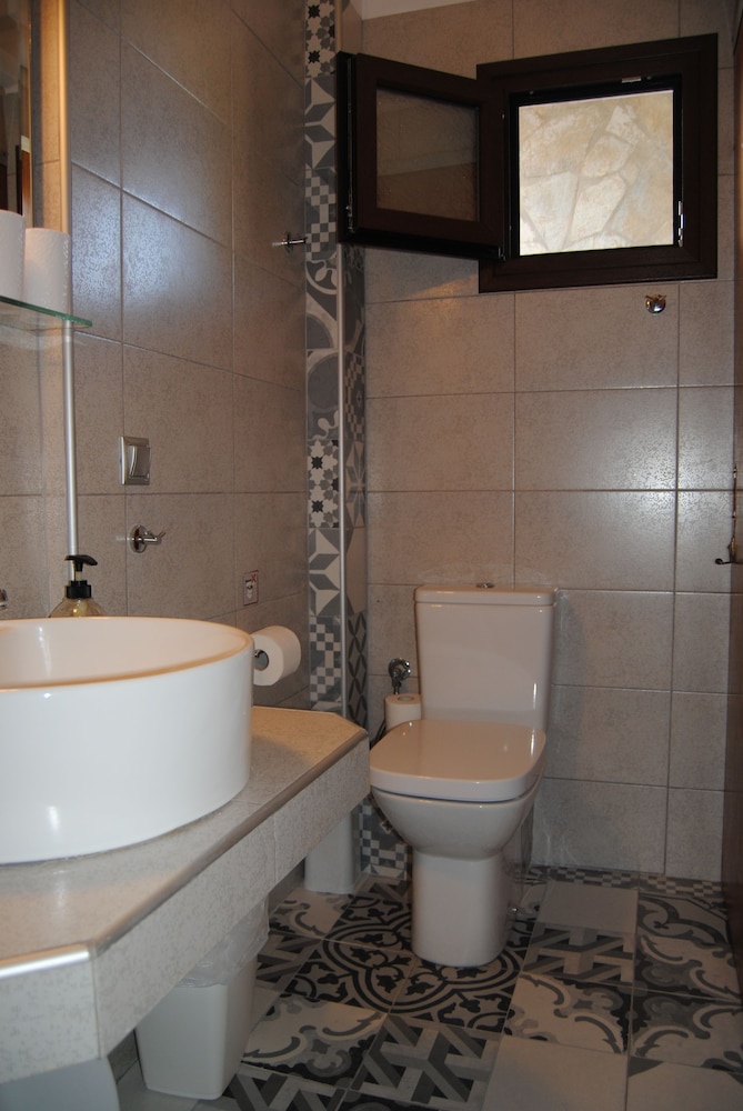 Family Apartment, 2 Bedrooms, Sea View photo 3