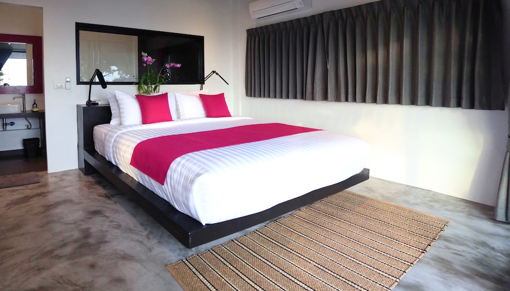 Villa Crazy Purple (1-Bedroom Pool Villa)