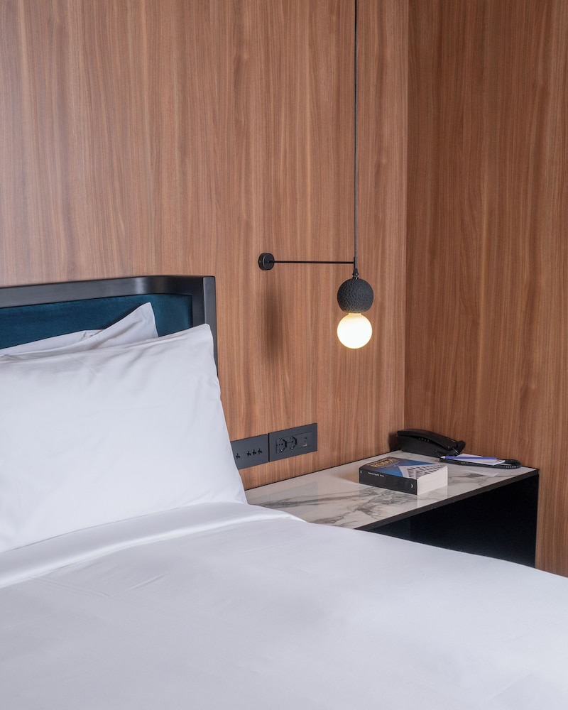 Executive Twin Room, 2 Twin Beds, Pool View