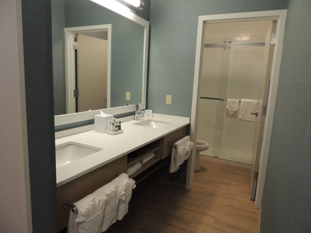 Studio Suite, 2 Queen Beds, Kitchenette - Photo 2