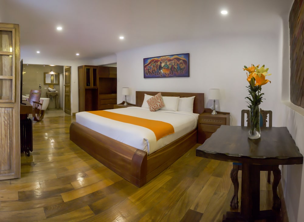 Deluxe Room, 1 King Bed photo 1