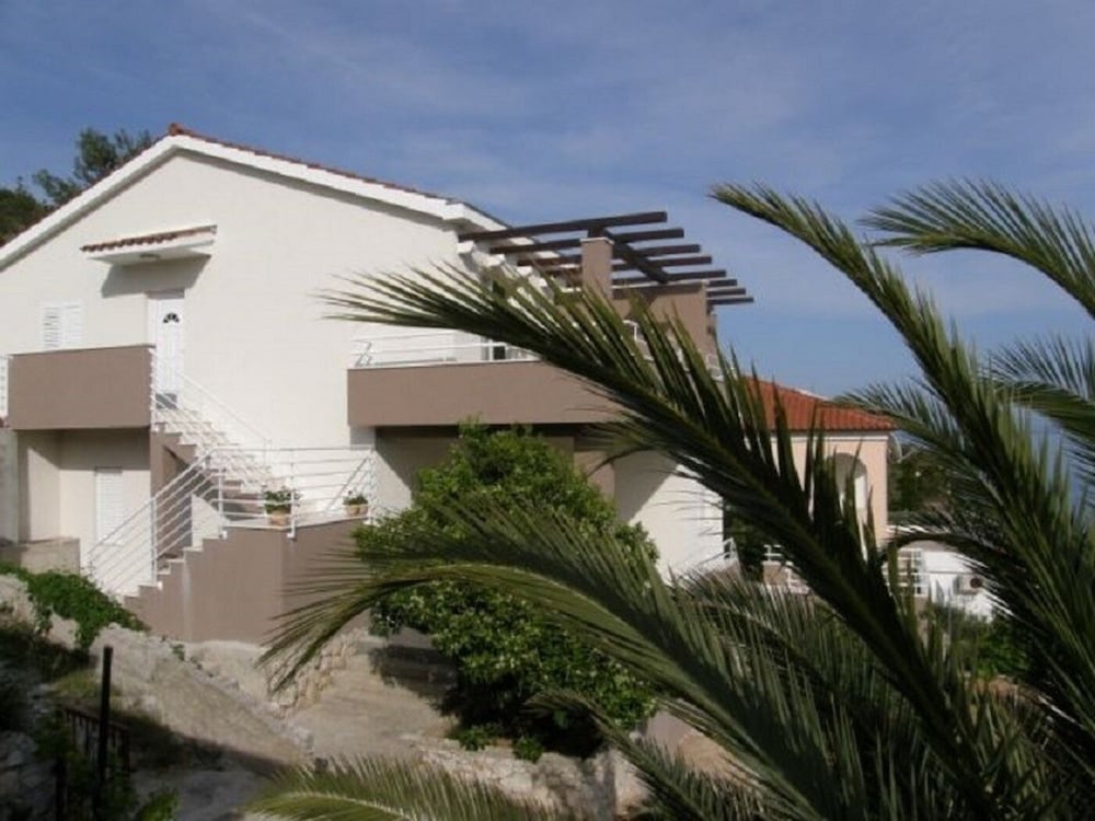 Apartment (Ljubi - 20 m from beach - A1(4+1))