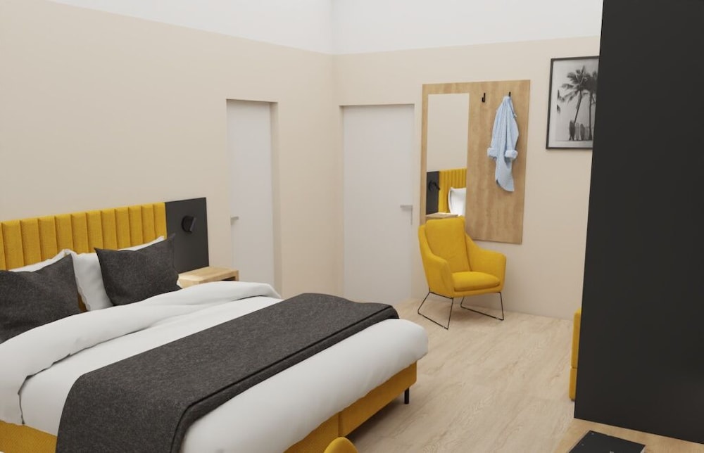 Deluxe Double Room, 1 King Bed, Non Smoking, Private Bathroom