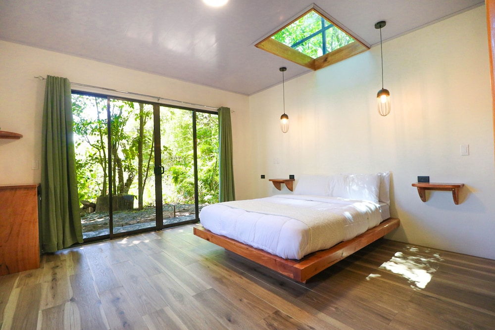 Superior Room, 1 King Bed, Mountain View