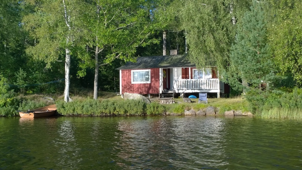Classic Cottage, 1 Bedroom, Private Bathroom, Lakeside, photo 6