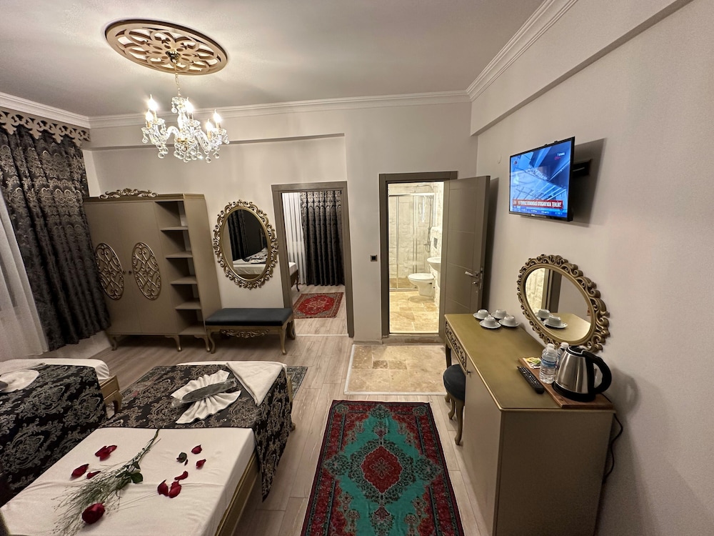 Luxury Suite photo 2