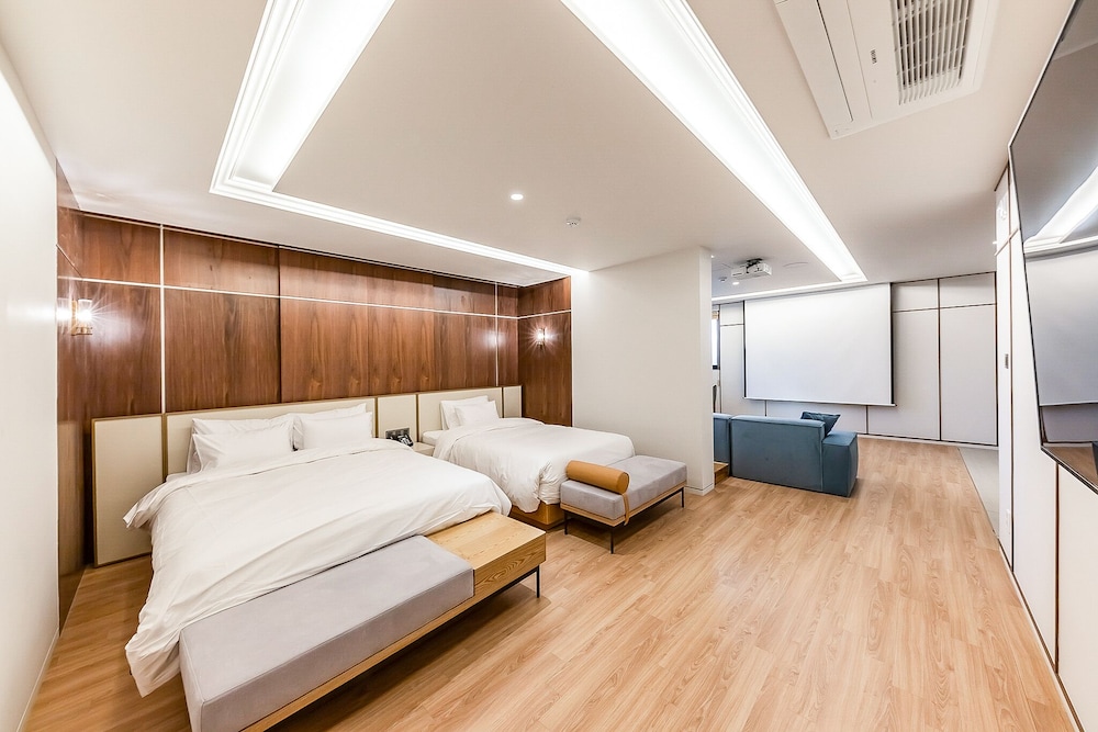 Grand Studio Suite - Photo 3