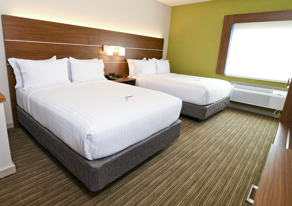 Suite, 2 Queen Beds, Accessible (Mobility) photo 2