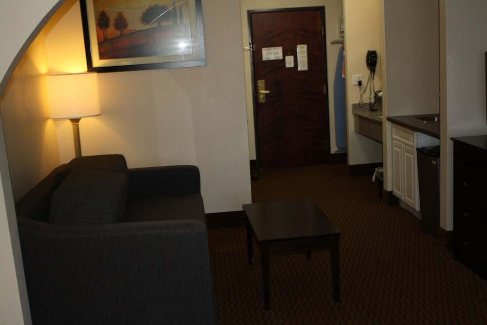 Suite, Non Smoking (2 Double Beds, or 2 Queen Beds) - Photo 15