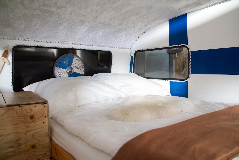 Romantic Room, Shared Bathroom (Finland Caravan) photo 1