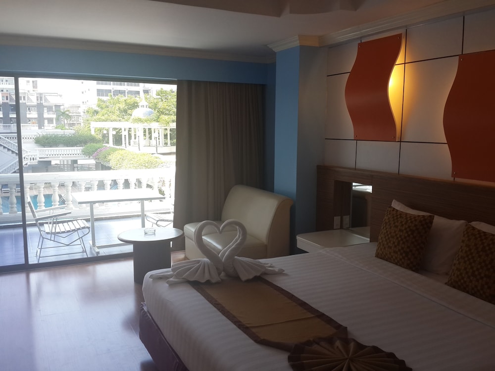 Deluxe Room - Photo 4