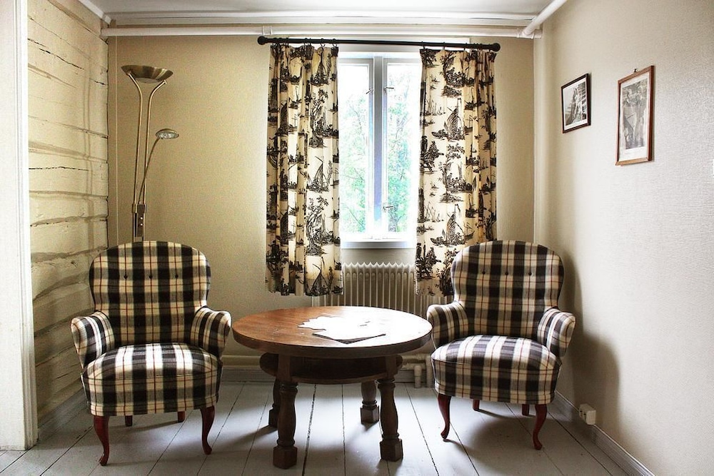 Traditional Double Room (Shared Bathroom) photo 1
