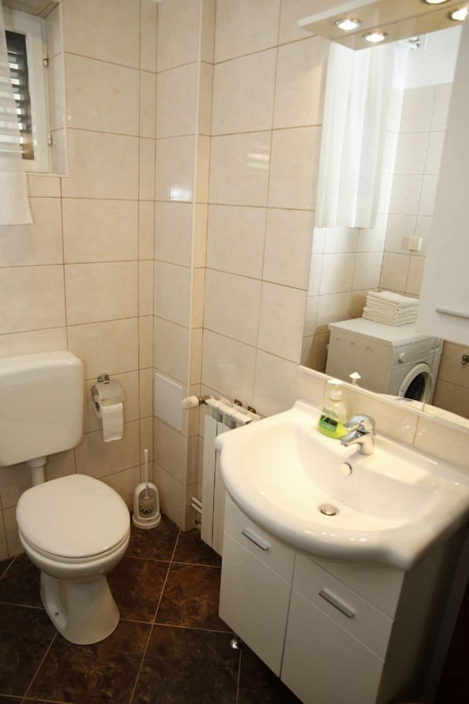 Apartment (Araz - parking and barbecue - A1(4+1))