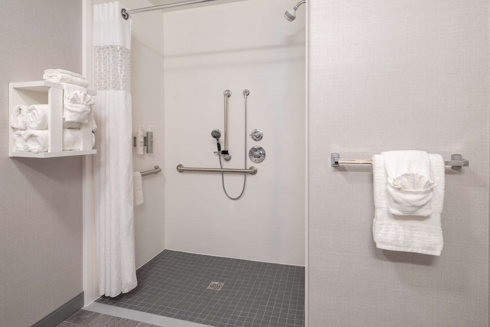 Room, 2 Queen Beds, Accessible, Non Smoking - Photo 1