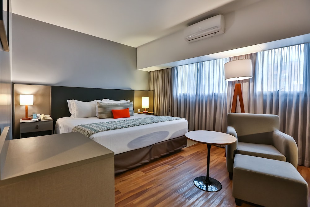 Premium Room, 1 King Bed - Photo 1