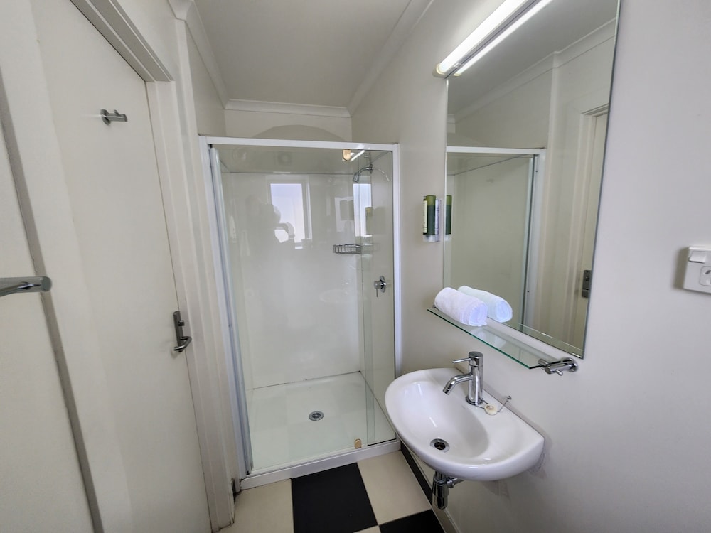 Double Or Twin Room, Private Bathroom - Photo 8