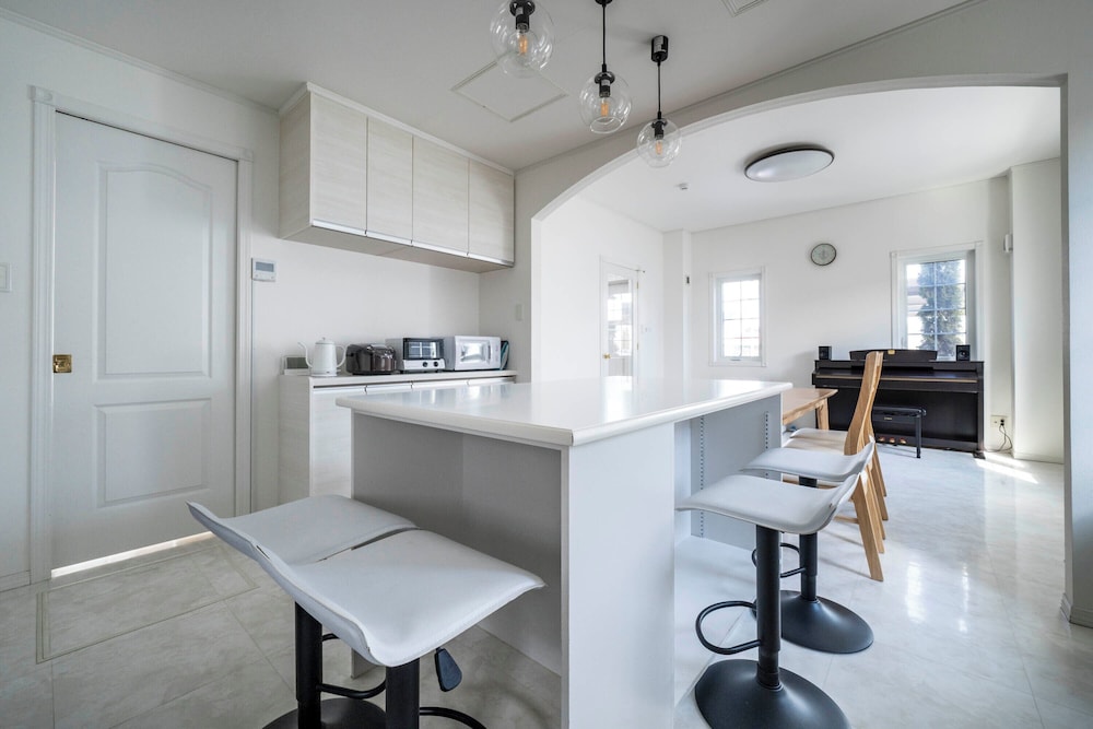 Basic House photo 2