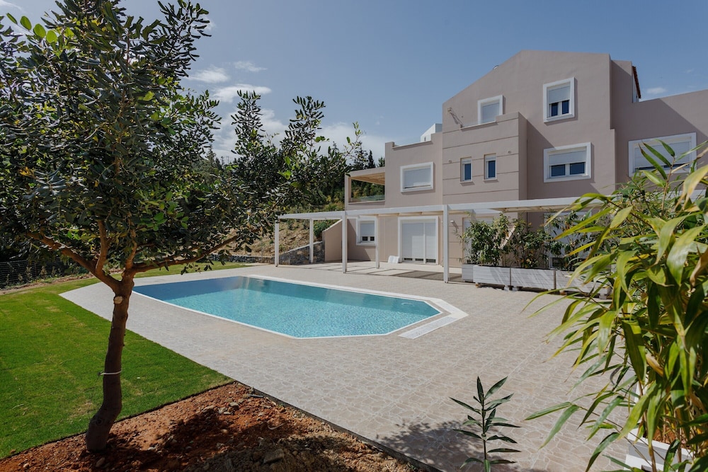 Orange Villa photo 2