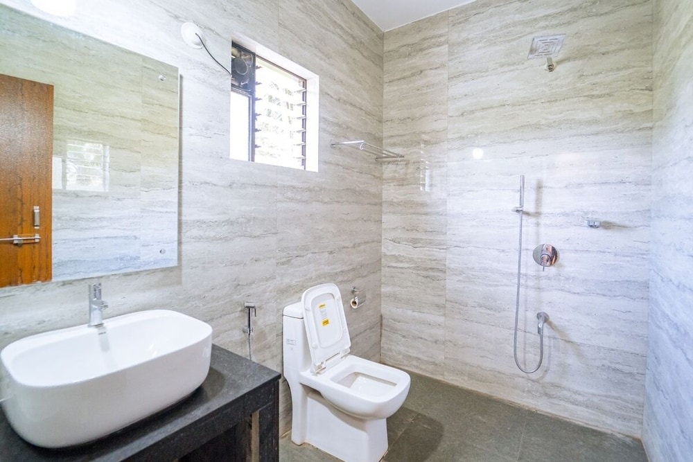 Executive Room - Photo 7